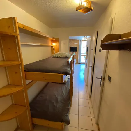 1 Bedroom Appt With Mountain Views *