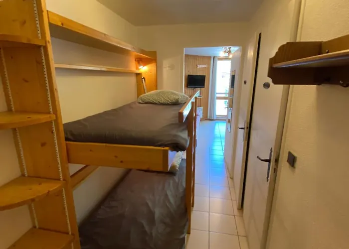 1 Bedroom Appt With Mountain Views *